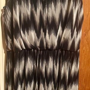 Roz & Ali Black & Tan Sleeveless Dress